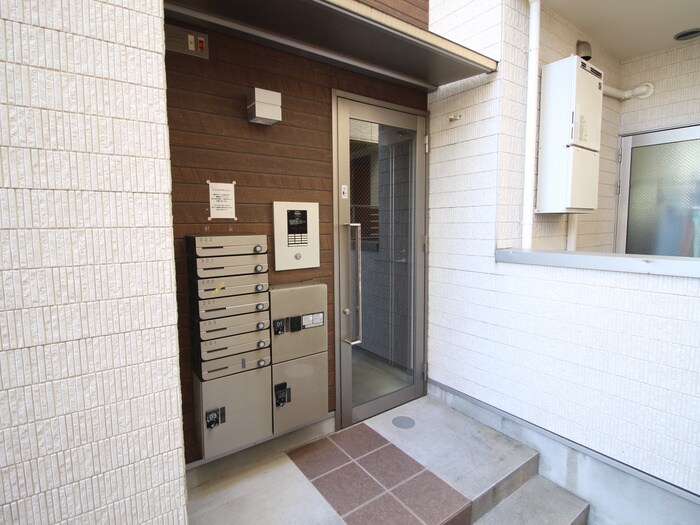 物件外観写真5　(エントランス部分)