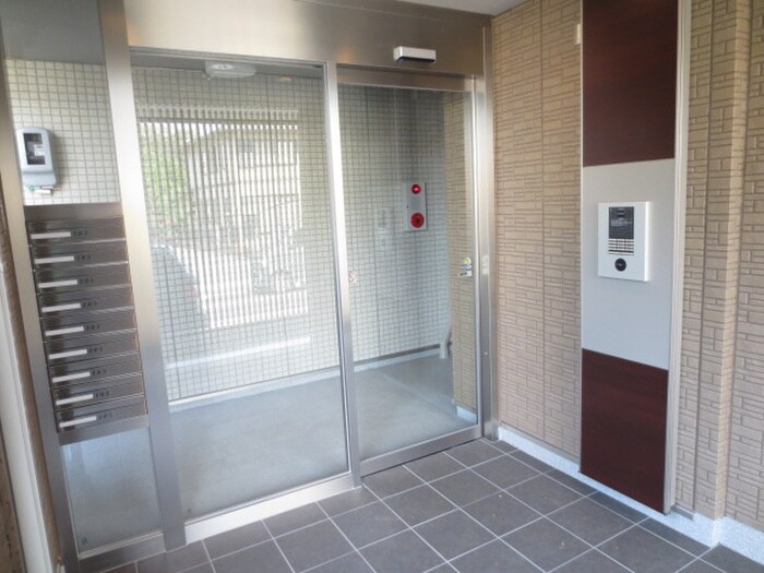 物件外観写真5　(エントランス部分)