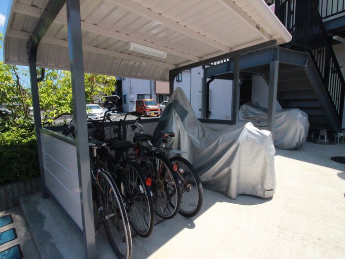 物件外観写真4　(駐輪場)