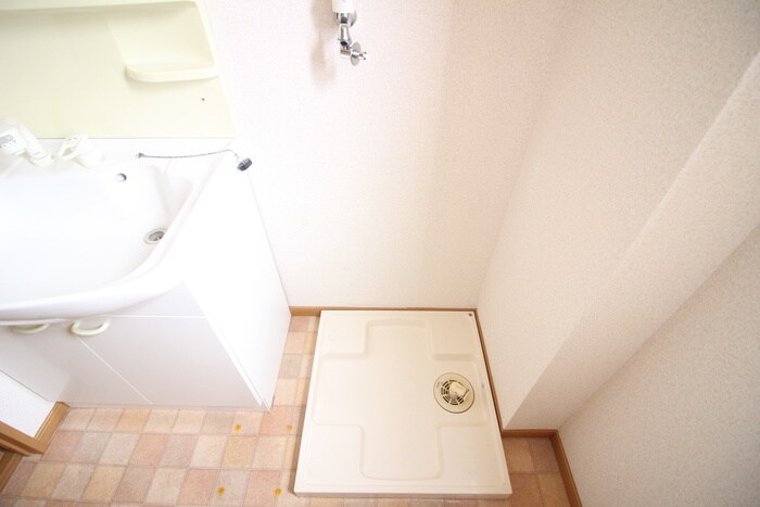 物件内観写真13　(洗濯機置場)