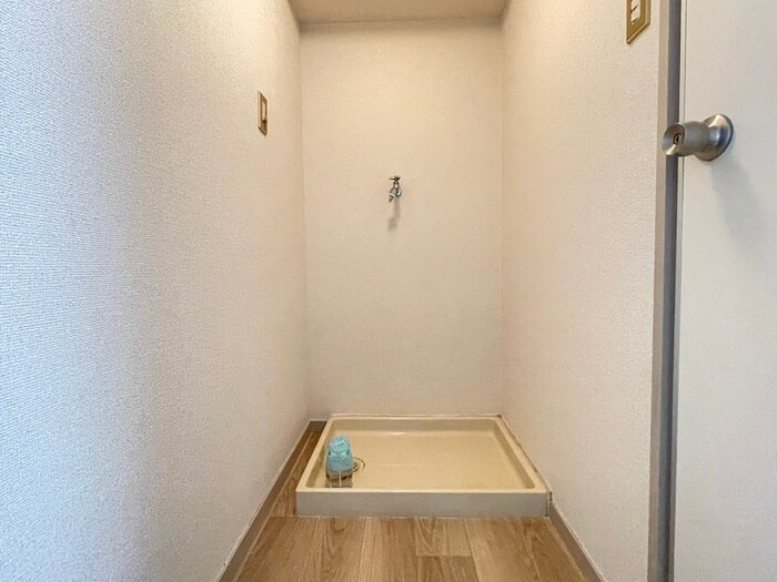 物件内観写真13　(洗濯機置場)