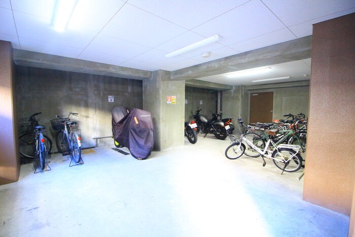 物件外観写真4　(駐輪場)