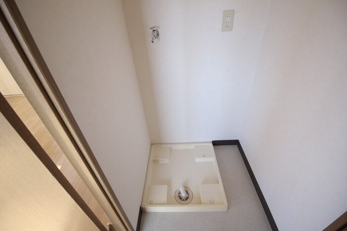 物件内観写真13　(洗濯機置場)