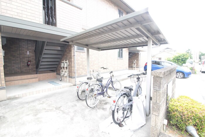 物件外観写真3　(駐輪場)