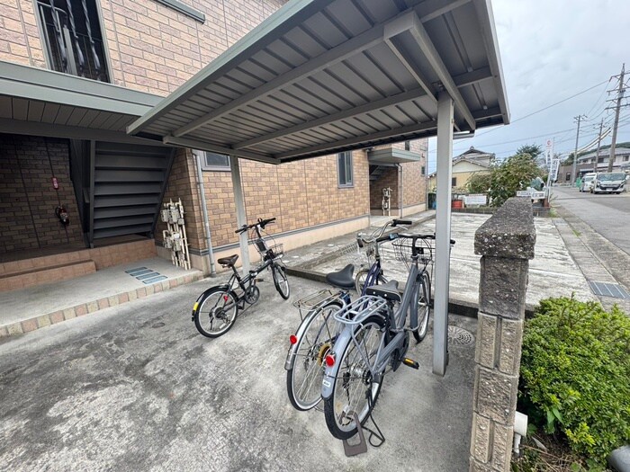 物件外観写真4　(駐車場)