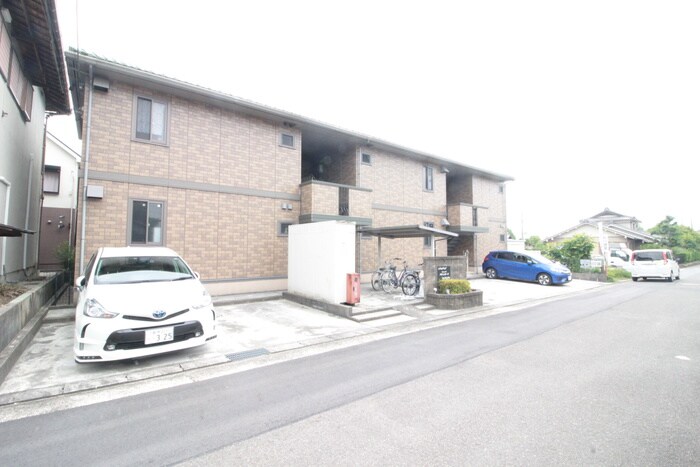 物件外観写真4　(駐車場)