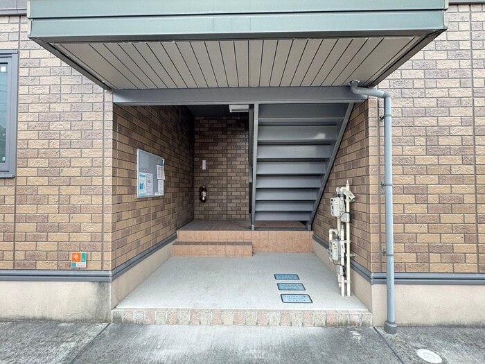 物件外観写真5　(エントランス部分)