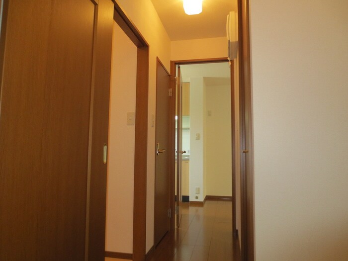 物件内観写真12　(玄関)