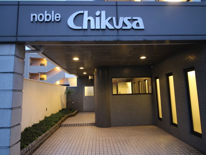 物件外観写真3　(エントランス部分)