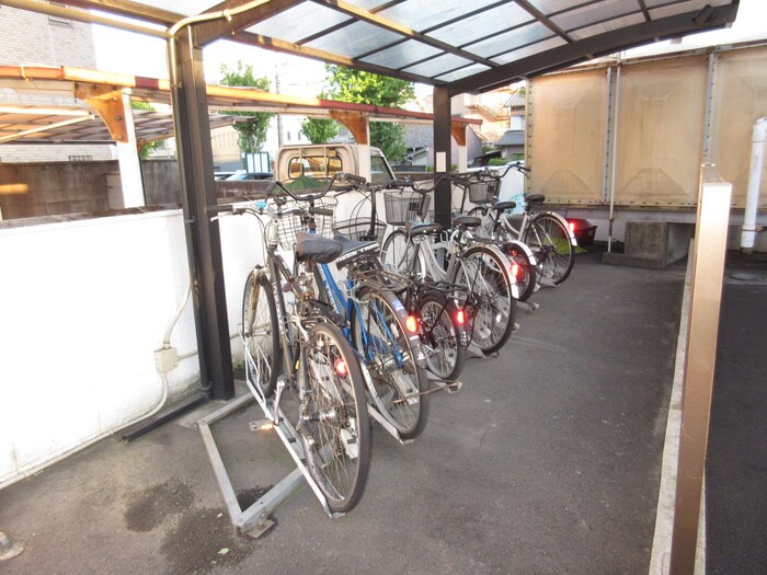 物件外観写真5　(駐輪場)