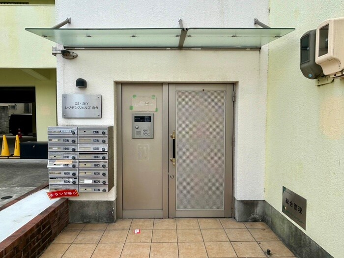物件外観写真6　(エントランス部分)