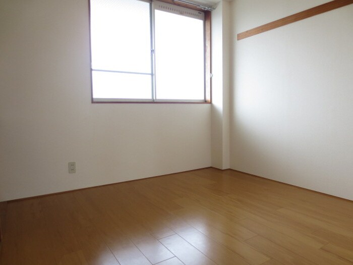 物件内観写真4　(居室)