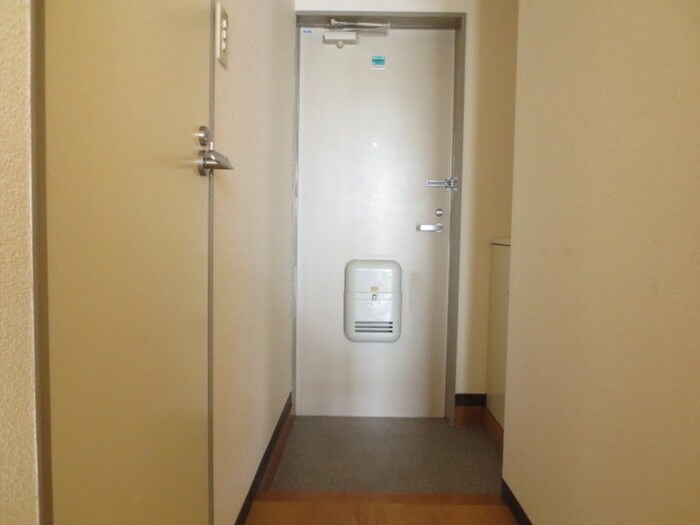 物件内観写真13　(玄関)