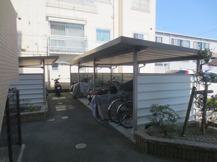 物件外観写真2　(駐輪場)