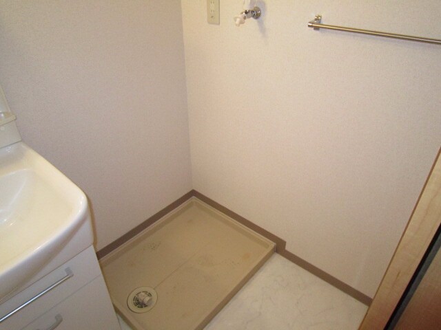 物件内観写真9　(洗濯機置場)