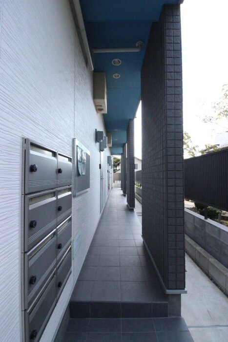 物件外観写真2　(エントランス部分)