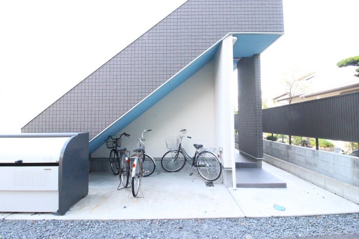 物件外観写真4　(駐輪場)
