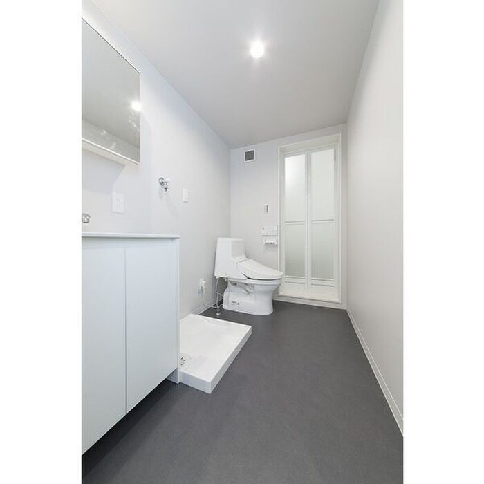 物件内観写真12　(洗濯機置場)