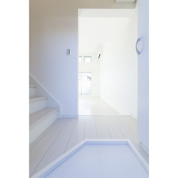 物件内観写真16　(玄関)