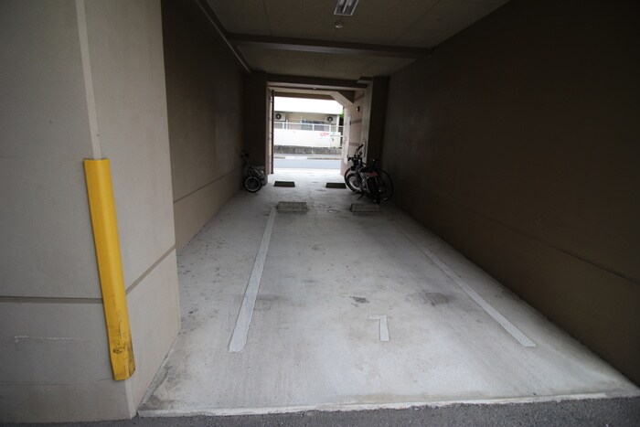 物件外観写真4　(駐車場)