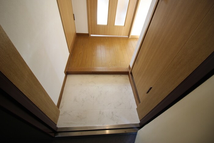 物件内観写真17　(玄関)