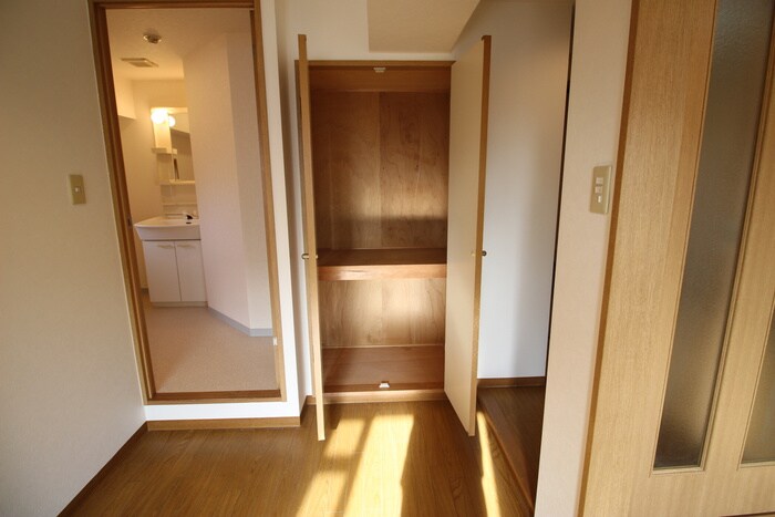 物件内観写真18　(廊下)