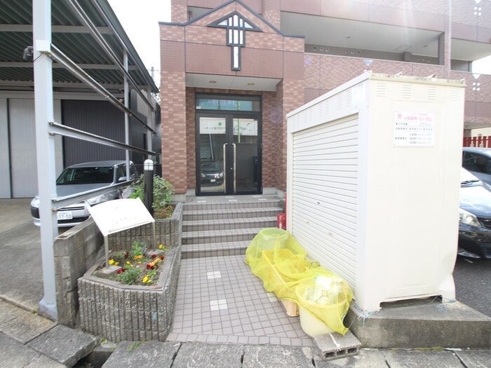 物件外観写真4　(エントランス部分)