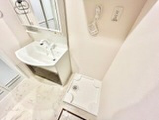 物件内観写真16　(洗濯機置場)