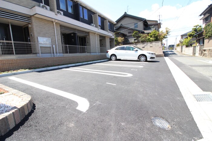 物件外観写真3　(駐車場)