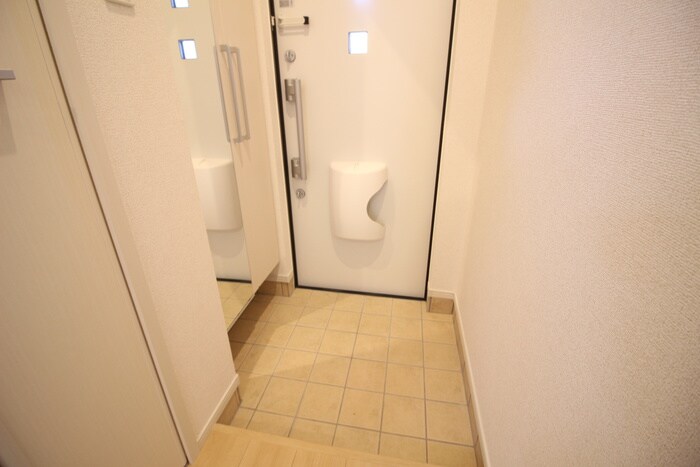 物件内観写真15　(玄関)