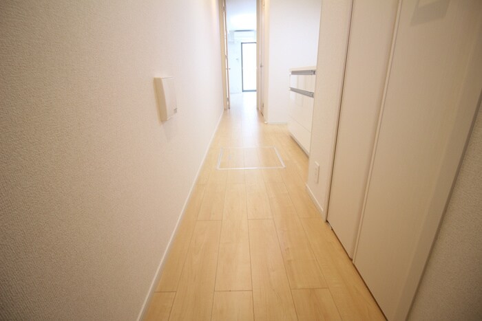 物件内観写真18　(廊下)