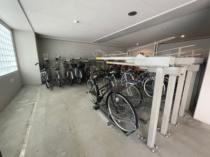 物件外観写真2　(駐輪場)