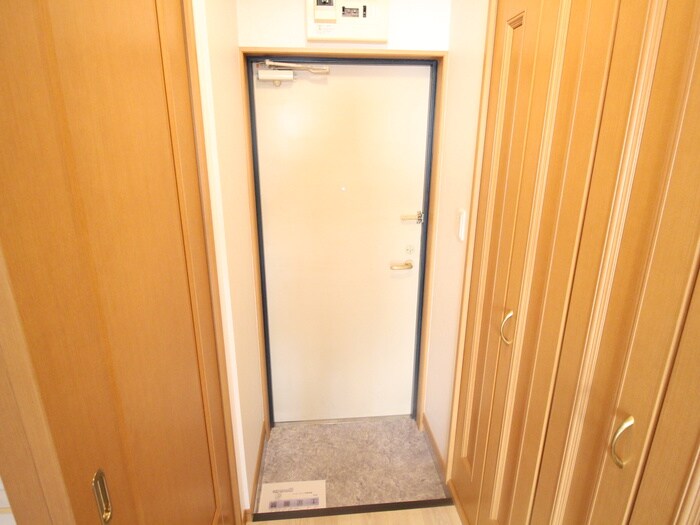 物件内観写真14　(玄関)