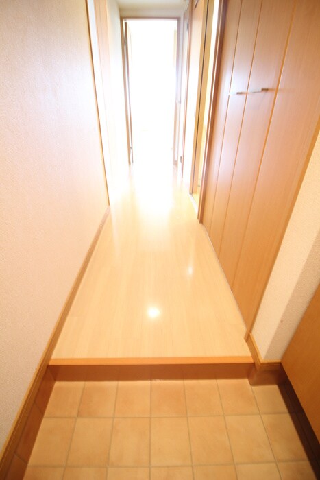 物件内観写真16　(玄関)