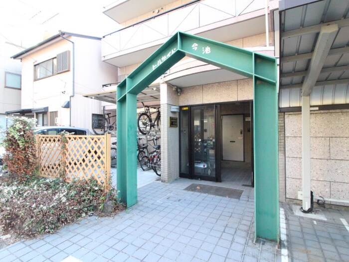 物件外観写真4　(エントランス部分)