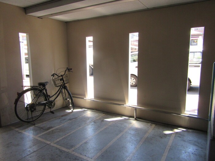 物件外観写真3　(駐輪場)