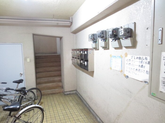 物件外観写真4　(エントランス部分)