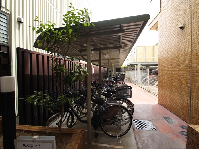 物件外観写真3　(駐輪場)