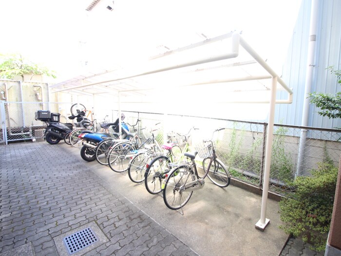 物件外観写真5　(駐輪場)