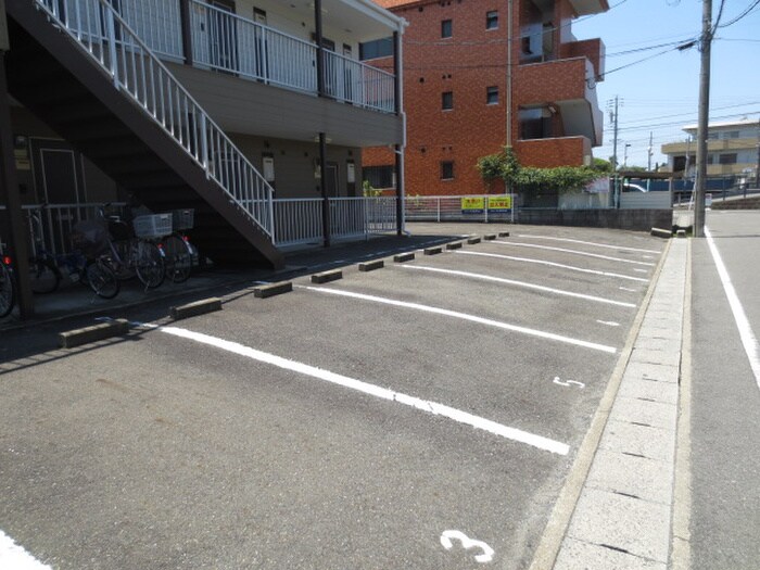 物件外観写真3　(駐車場)