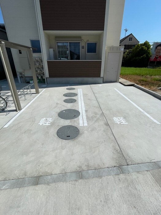物件外観写真2　(駐車場)