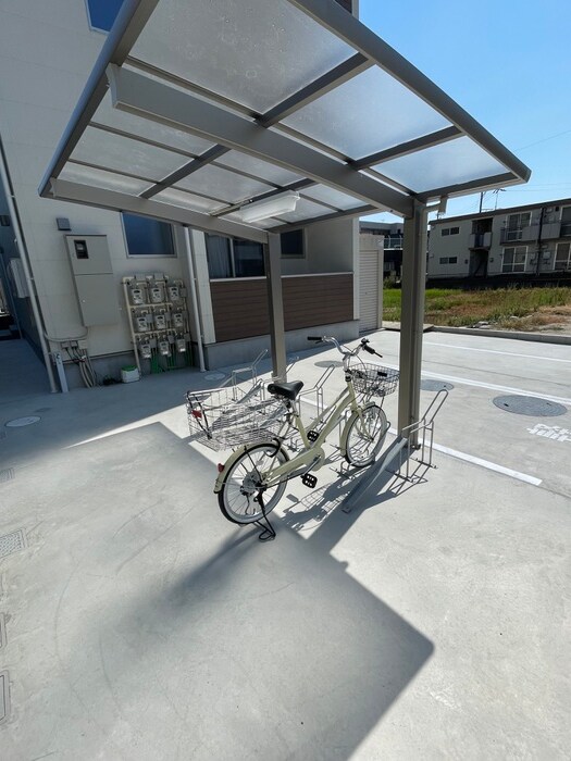 物件外観写真3　(駐輪場)