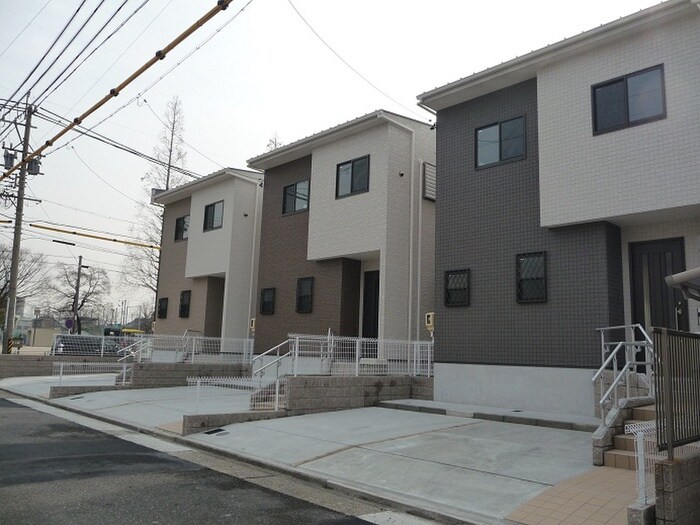 物件外観写真6　(エントランス部分)