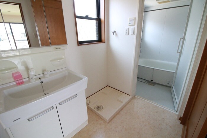 物件内観写真16　(洗濯機置場)