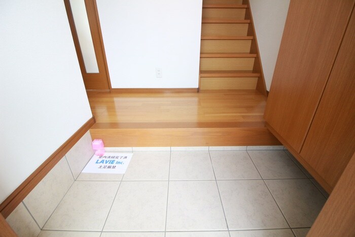 物件内観写真18　(玄関)