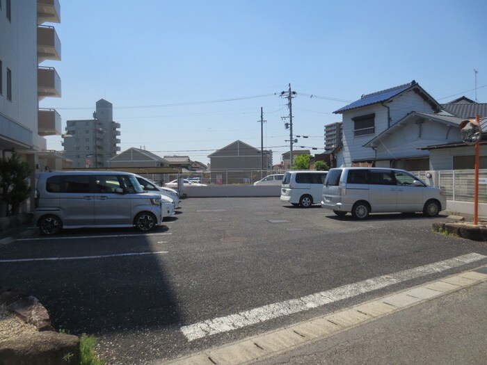 物件外観写真4　(駐車場)