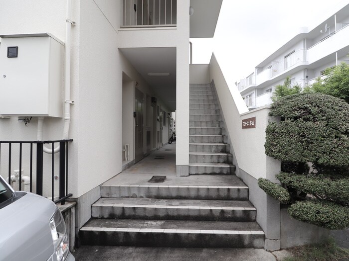 物件外観写真3　(エントランス部分)