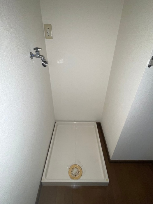 物件内観写真7　(洗濯機置場)