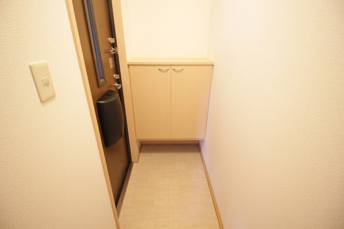 物件内観写真4　(玄関)