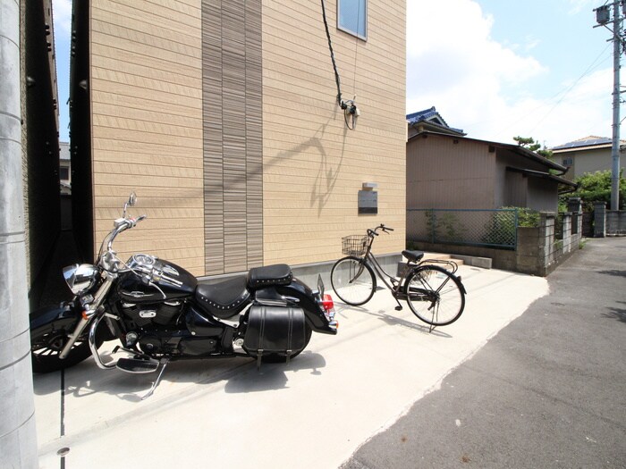 物件外観写真3　(駐輪場)